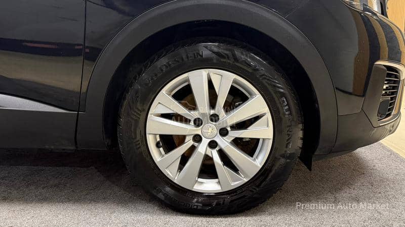 Peugeot 5008 //1.2PURETECH//KAM