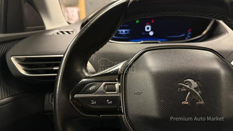 Peugeot 5008 //1.2PURETECH//KAM