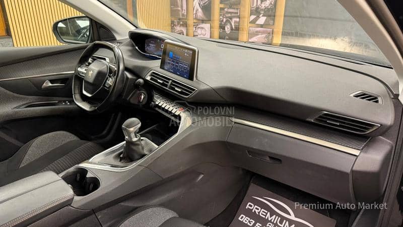Peugeot 5008 //1.2PURETECH//KAM