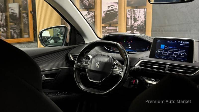 Peugeot 5008 //1.2PURETECH//KAM
