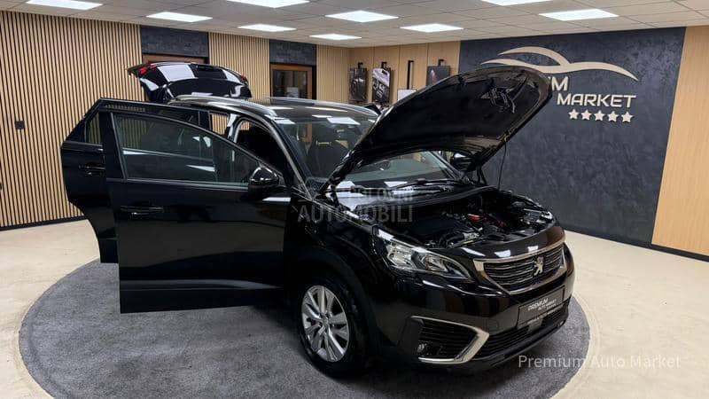 Peugeot 5008 //1.2PURETECH//KAM