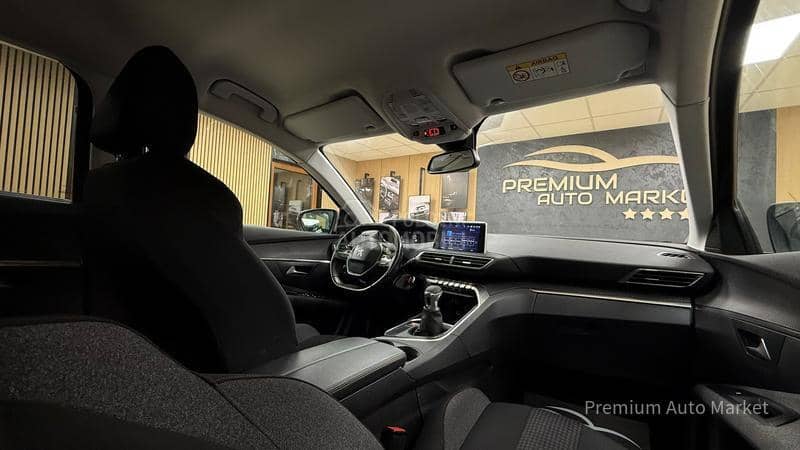 Peugeot 5008 //1.2PURETECH//KAM