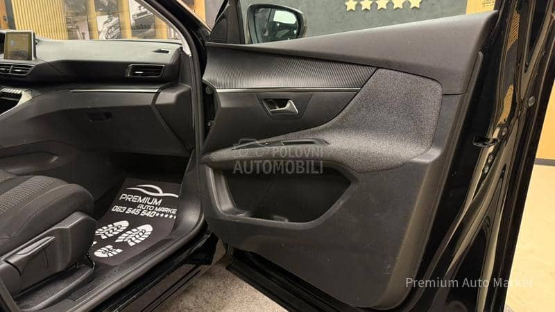Peugeot 5008 //1.2PURETECH//KAM