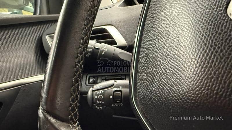 Peugeot 5008 //1.2PURETECH//KAM
