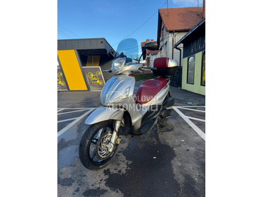 Piaggio Beverly 350 ST