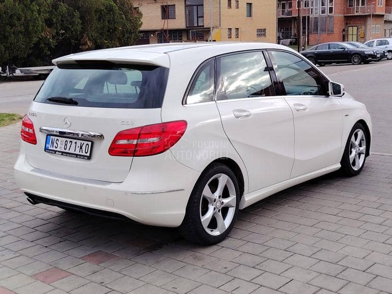 Mercedes Benz B 200 B-200