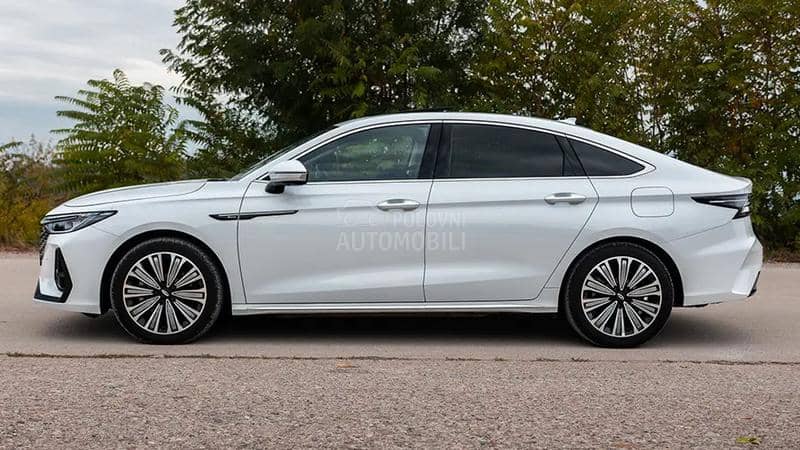 Chery Arrizo 8 1.5 PHEV NOBLE