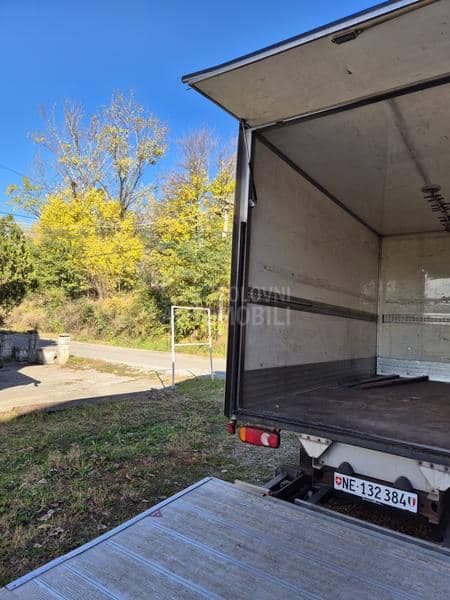 Renault Maxity sa rampom