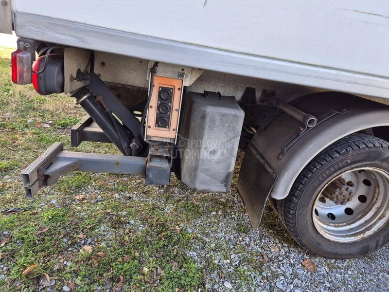 Renault Maxity sa rampom