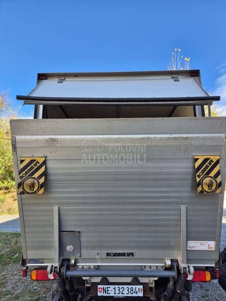 Renault Maxity sa rampom