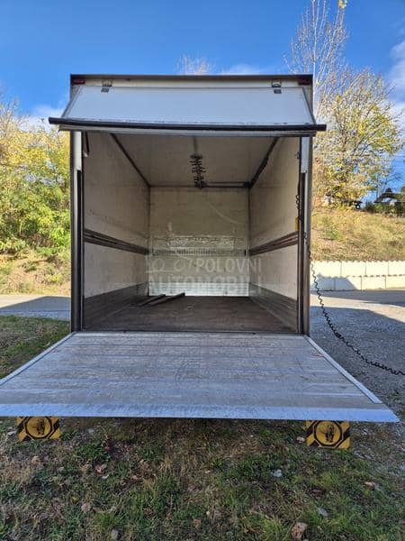 Renault Maxity sa rampom