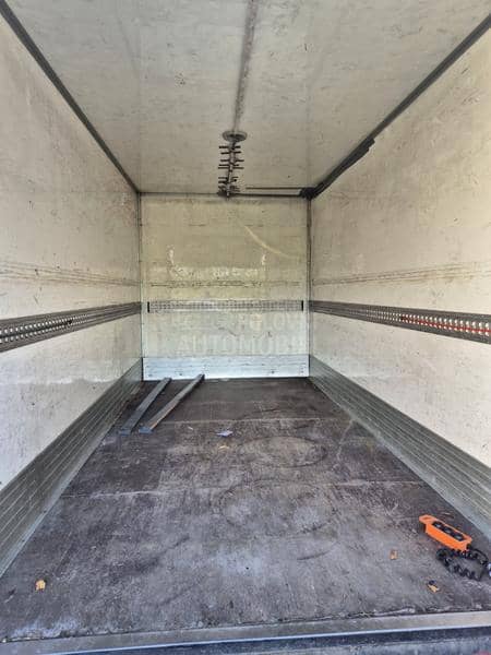 Renault Maxity sa rampom