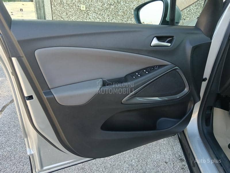 Opel Crossland X  1.2 b