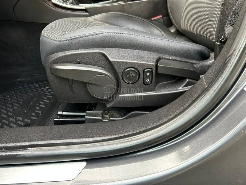 Opel Insignia 2.0 COSMO WEBASTO