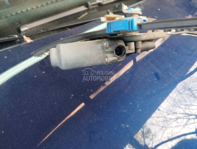 prednji desni podizac stakla