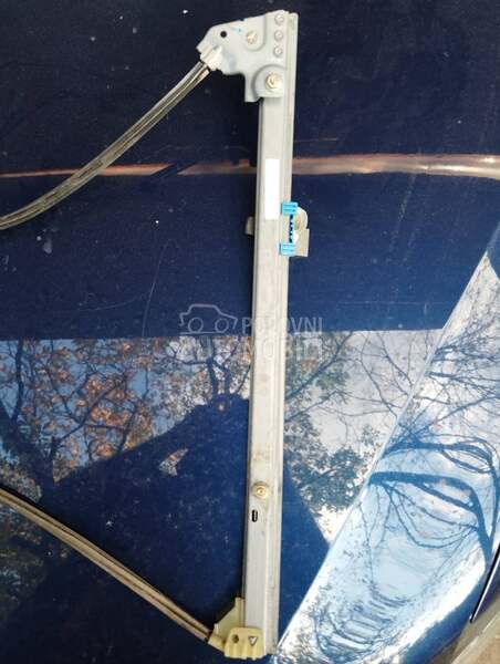 prednji desni podizac stakla