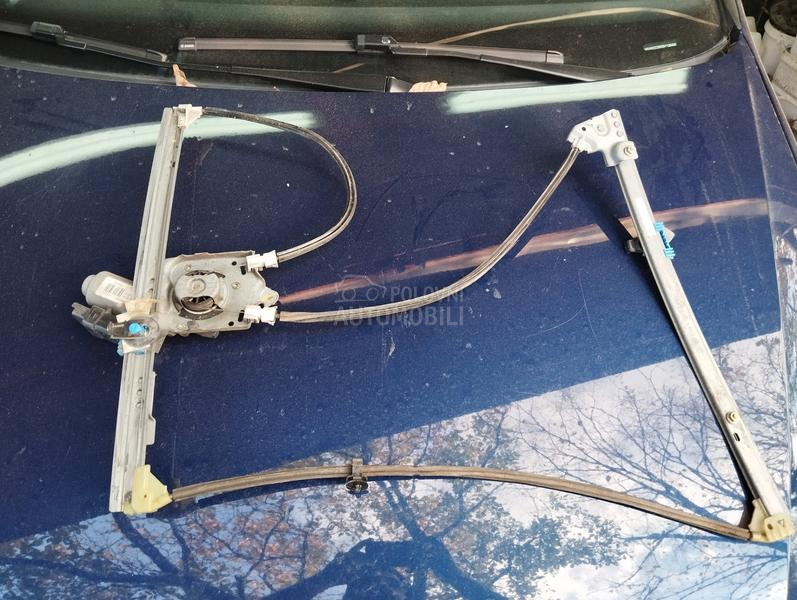 prednji desni podizac stakla