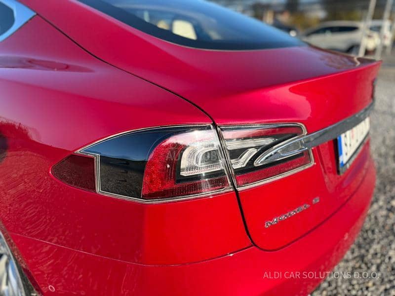 Tesla Model S All wheel drive