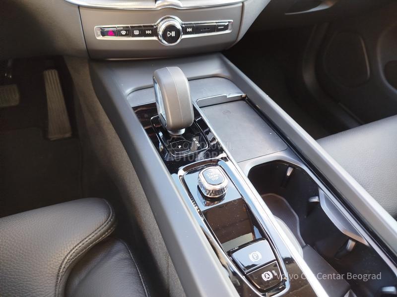 Volvo XC60 B4 AWD PLUS DARK