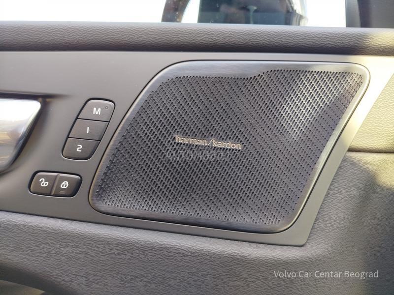 Volvo XC60 B4 AWD PLUS DARK