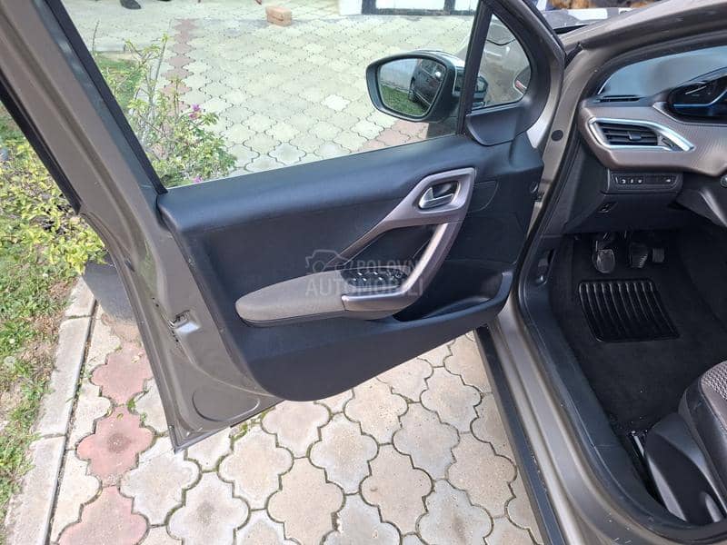 Peugeot 2008 1.6 hdi Allure