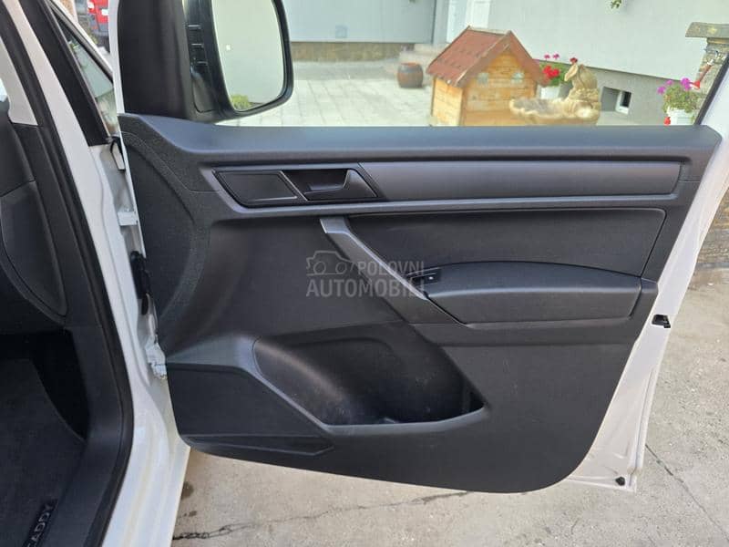 Volkswagen Caddy Maxi 2.0 TDI//S.KNJIGA//