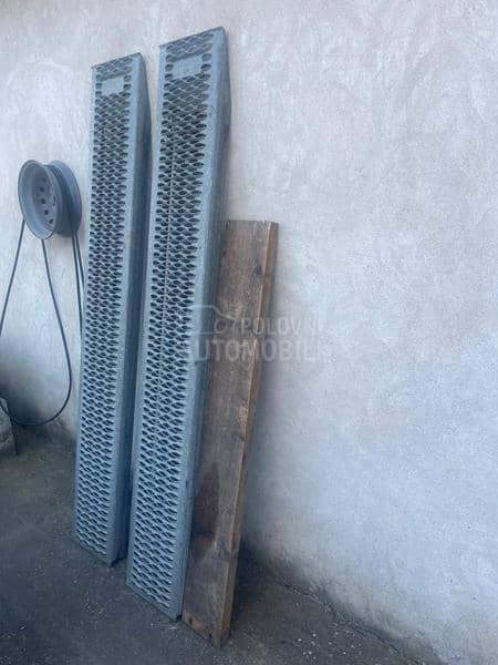 Saris Auto Transport