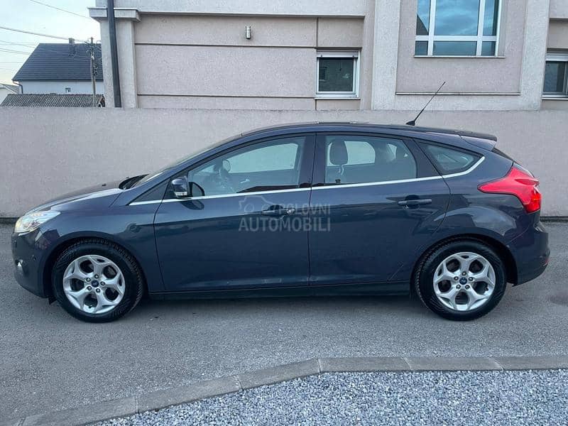 Ford Focus 1.6/TITANIUM/LED
