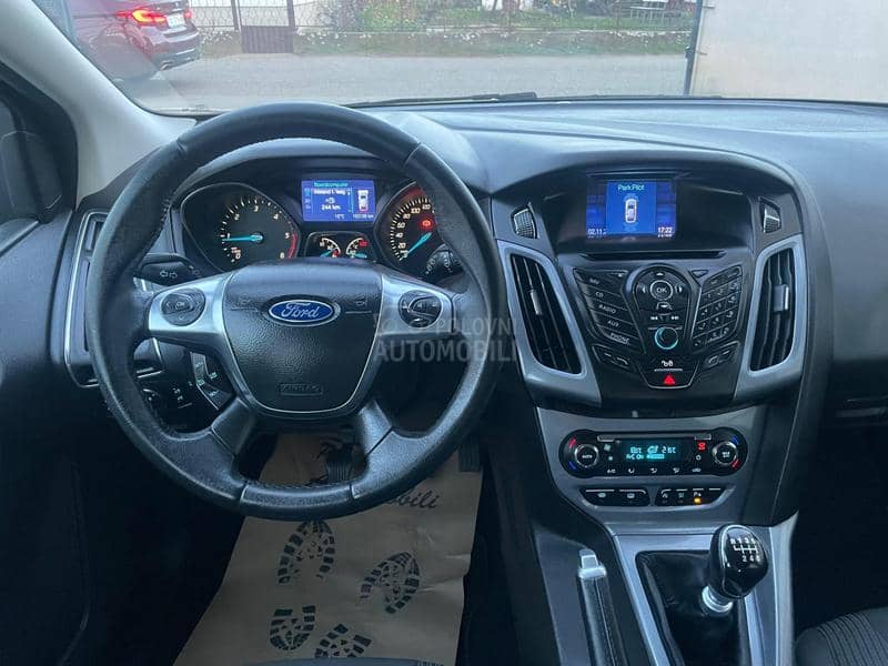 Ford Focus 1.6/TITANIUM/LED