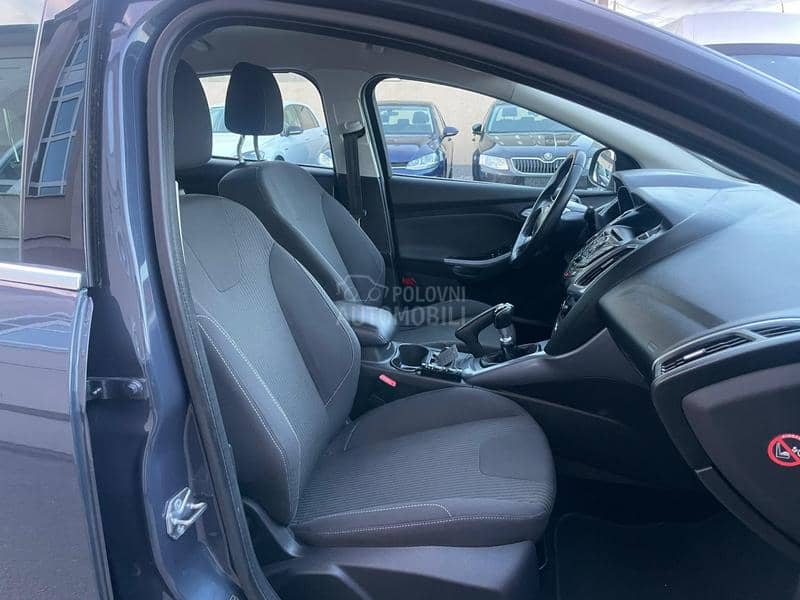 Ford Focus 1.6/TITANIUM/LED