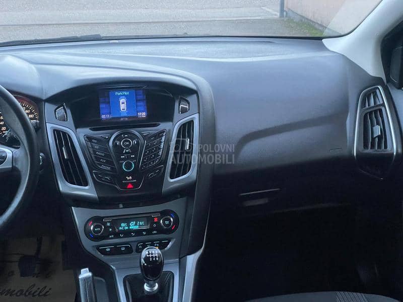 Ford Focus 1.6/TITANIUM/LED
