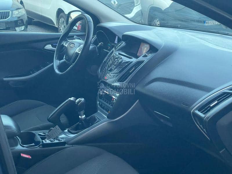 Ford Focus 1.6/TITANIUM/LED