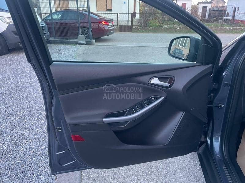 Ford Focus 1.6/TITANIUM/LED