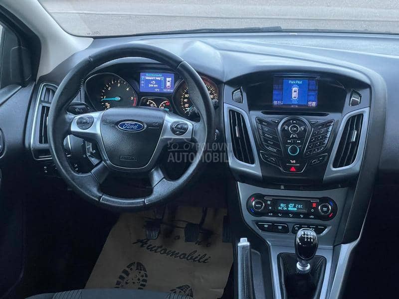 Ford Focus 1.6/TITANIUM/LED