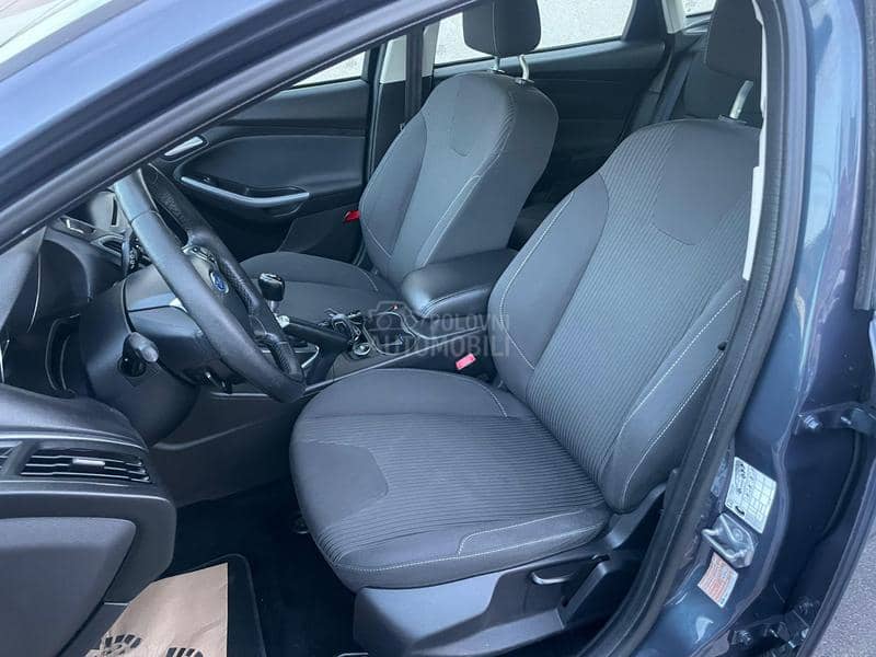 Ford Focus 1.6/TITANIUM/LED