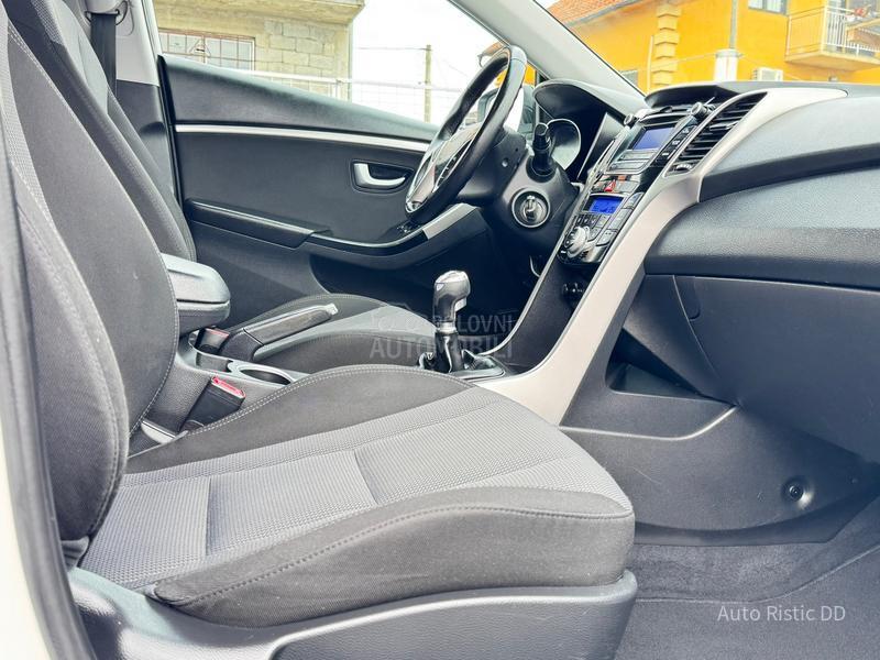 Hyundai i30 T O P  BESPREK0RAN