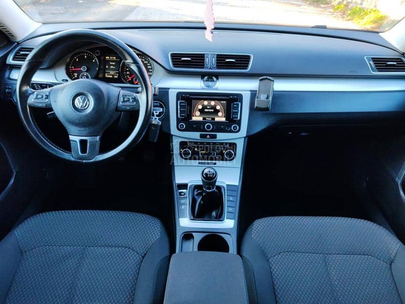 Volkswagen Passat B7 1.6 TDI HIGH LINE