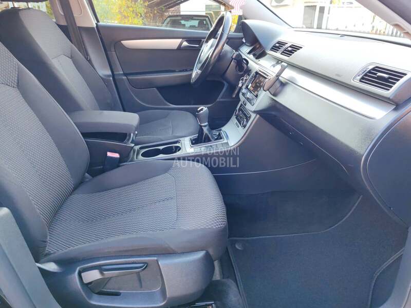 Volkswagen Passat B7 1.6 TDI HIGH LINE