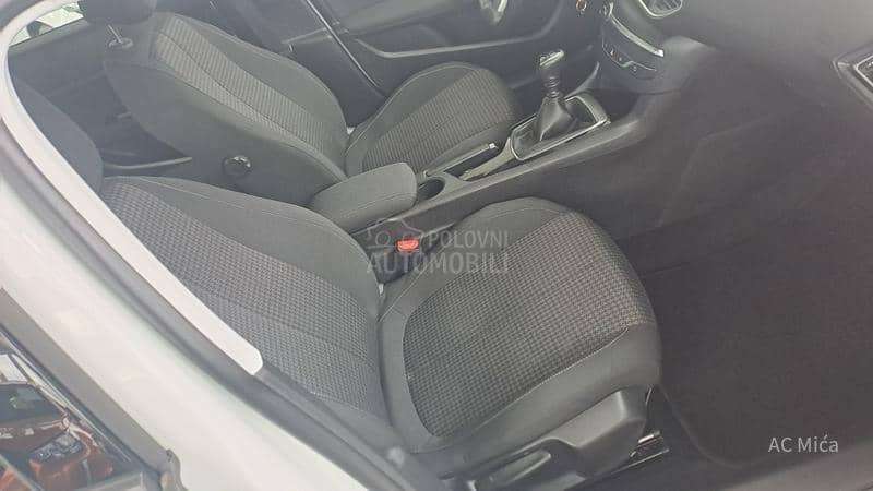 Peugeot 308 1.5 BLU NAV LED USB