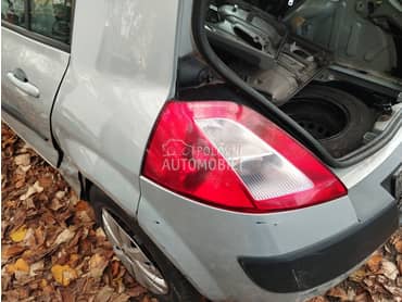 levo stop svetlo za Renault Megane od 2002. do 2006. god.