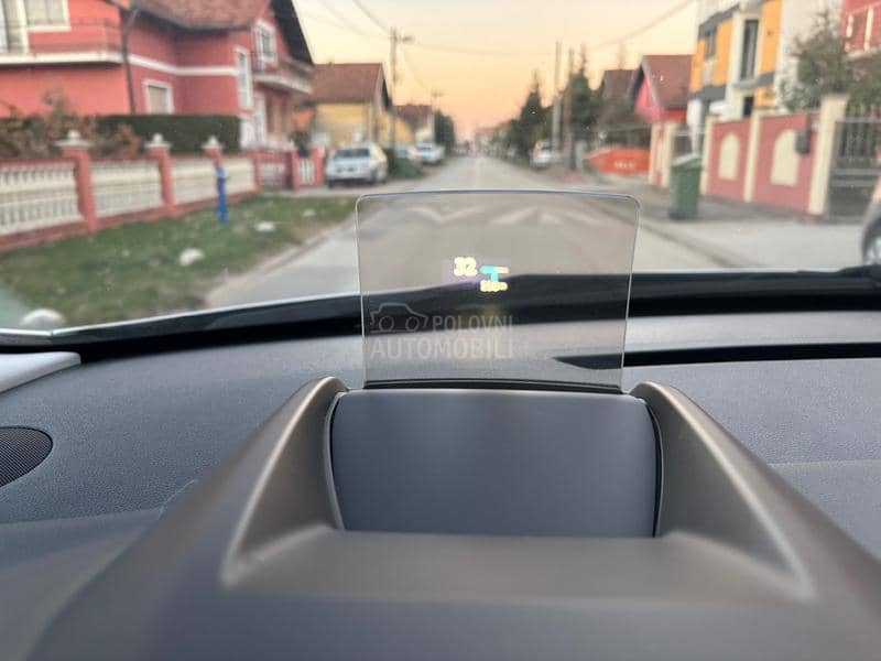 Peugeot 3008 1.6 HDI N a v i gac