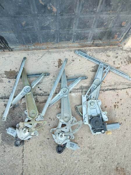 Podizači stakla sa motorom