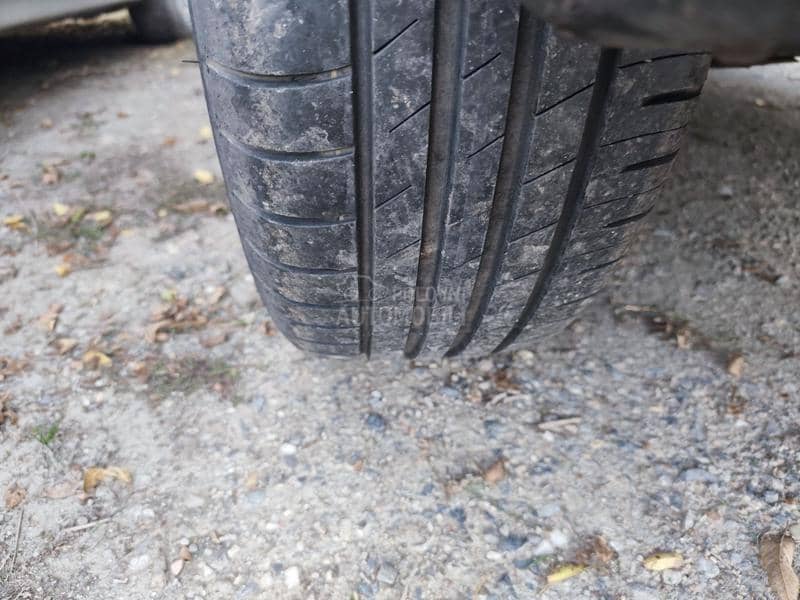 Goodyear 215/60 R16 Letnja