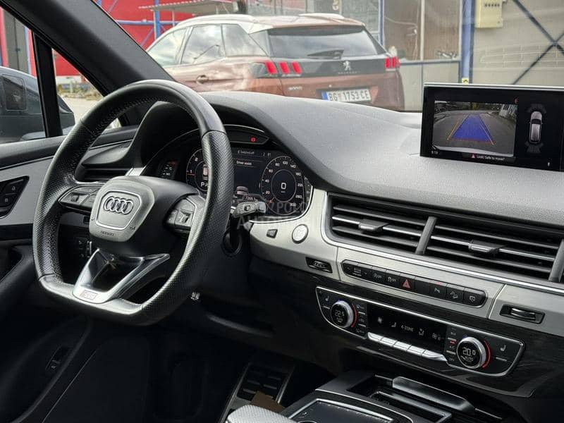 Audi Q7 