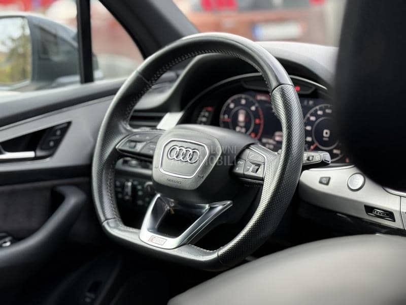 Audi Q7 