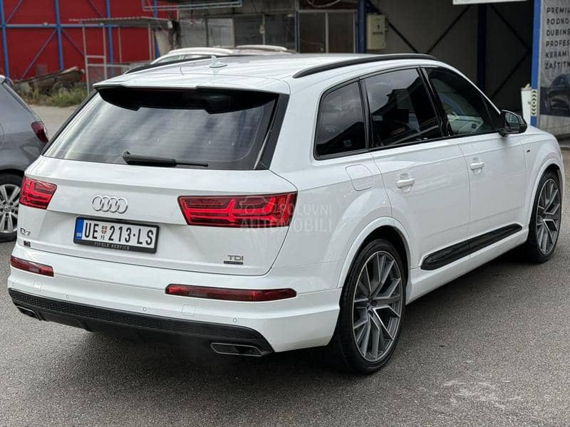 Audi Q7 