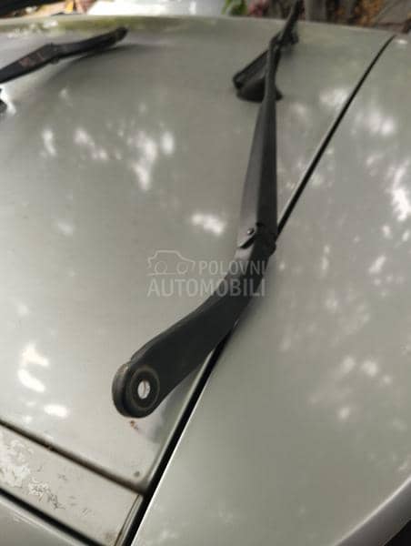 desni suvozacev brisac