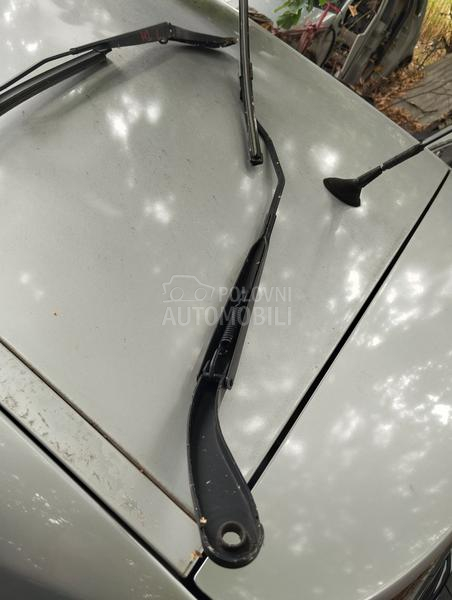 desni suvozacev brisac