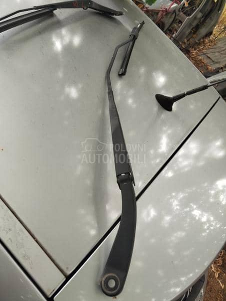 desni suvozacev brisac