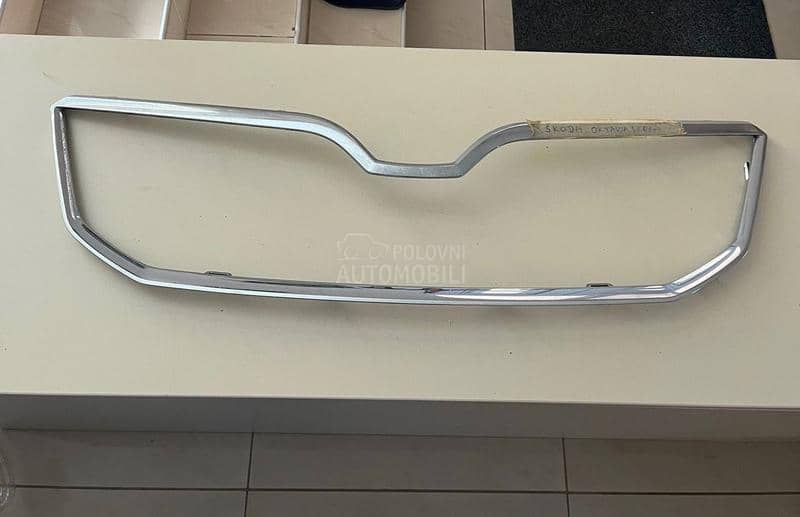 Lajsna prednje maske